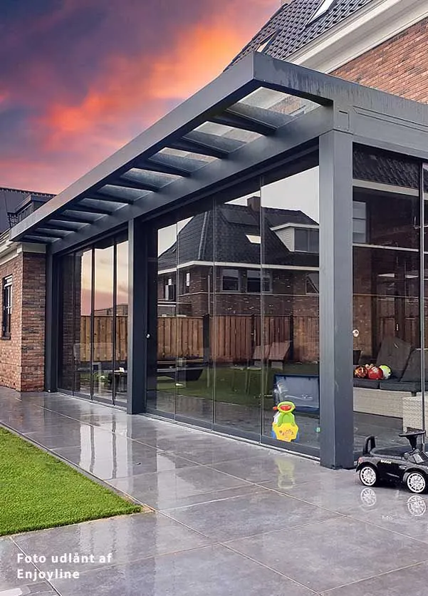Udestue med rammeløse skydedøre. Foto: Enjoyline
