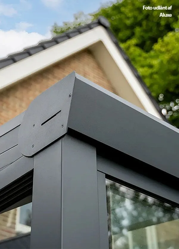 Topline overdækning i aluminium og glas. Foto: Aluxe